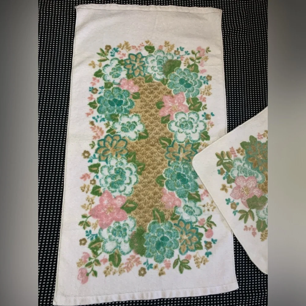 Fieldcrest 1970’s Vintage Hand Towel & Washcloth Roses Floral Blue Pink Green
